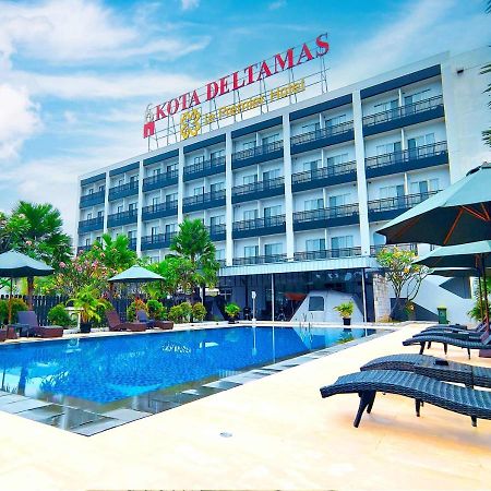 צ'יקראנג Le Premier Hotel Deltamas מראה חיצוני תמונה